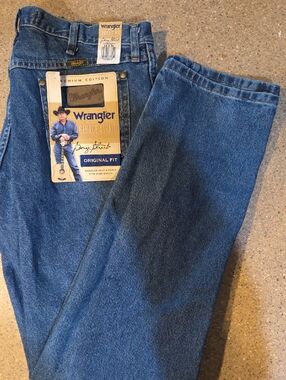 Wrangler Men's Blue Relaxed Straight Jeans
